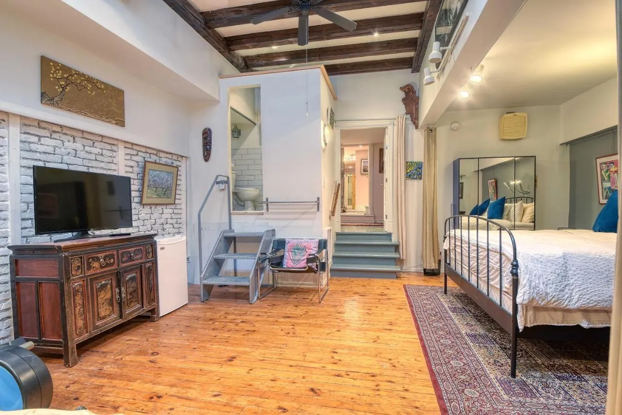 La Loggia Art B&B Montreal Канада